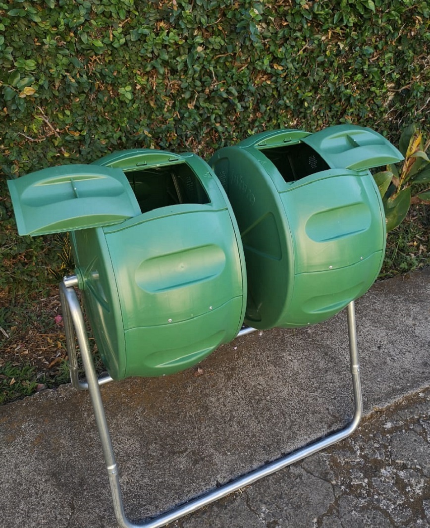 Accesible: doble contenedor con giro y tapa independiente.