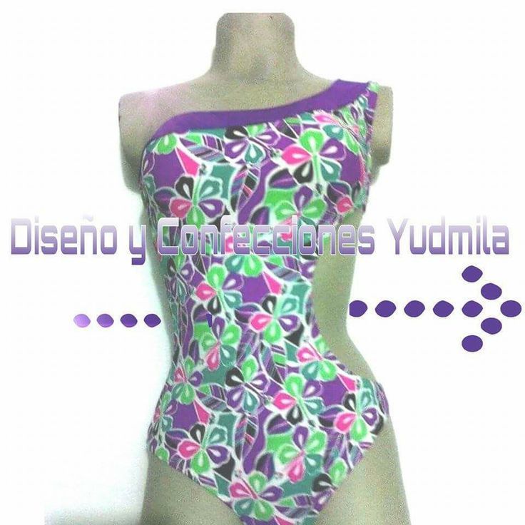 Muestra traje de baño de una pieza